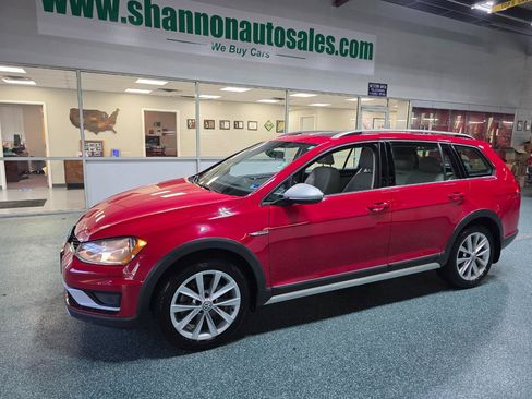 Used 2017 Volkswagen Golf Alltrack SE AWD/4WD image 2