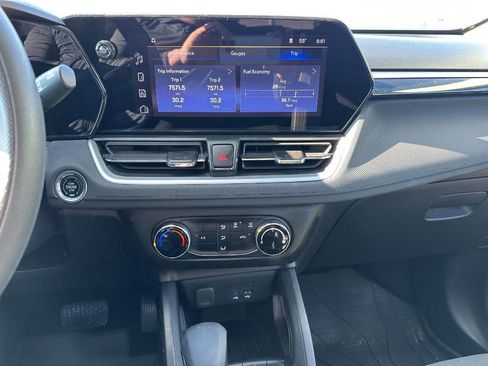 Used 2025 Chevrolet TrailBlazer LS w/ LS Convenience Package FWD image 23