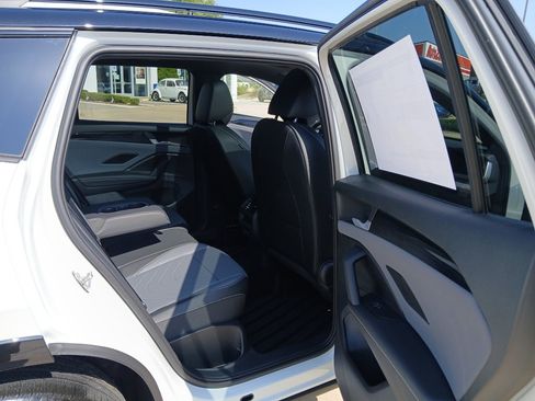 New 2026 Volkswagen Tiguan SE R-Line FWD image 22
