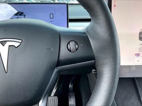 Used 2023 Tesla Model Y Long Range AWD/4WD image 22