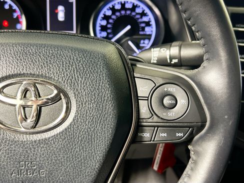 Used 2018 Toyota Camry SE w/ Moonroof Package FWD image 17