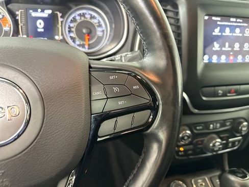 Used 2020 Jeep Cherokee Latitude Plus image 16