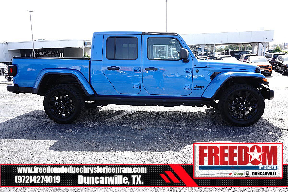 Used 2025 Jeep Gladiator Sport AWD/4WD image 6