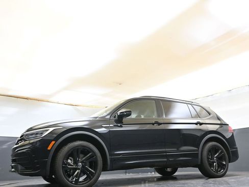 Certified 2024 Volkswagen Tiguan SE R-Line image 41