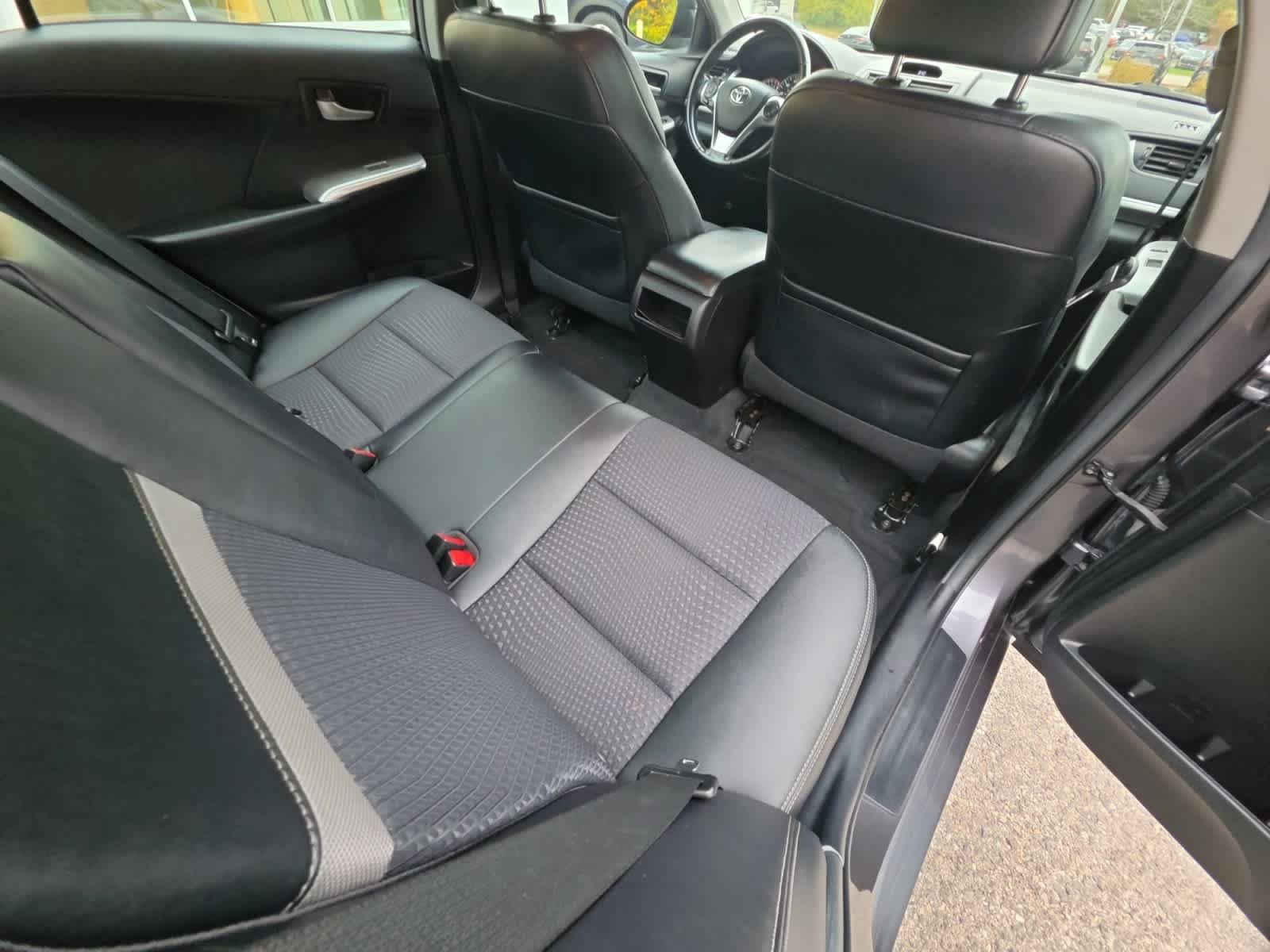 Used 2014 Toyota Camry SE FWD image 22