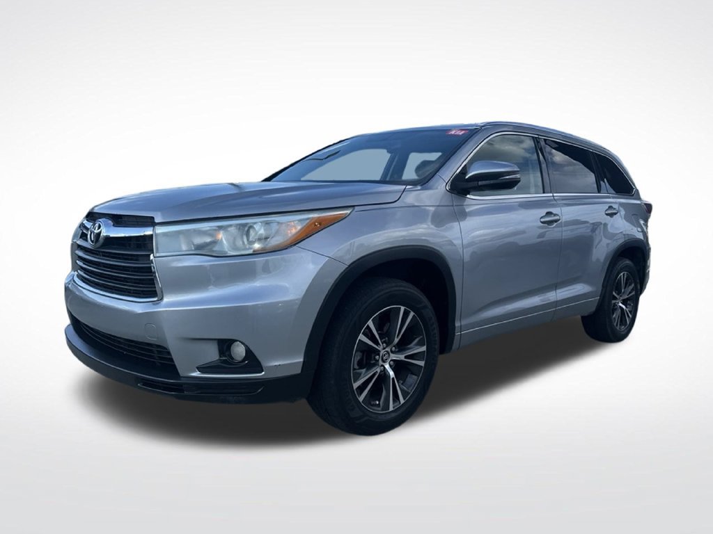 Used 2016 Toyota Highlander XLE FWD image 3
