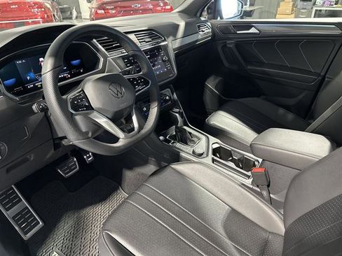 Certified 2022 Volkswagen Tiguan SE R-Line image 18