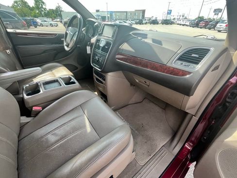 Used 2012 Chrysler Town & Country Touring-L w/ Entertainment Group #2 image 7