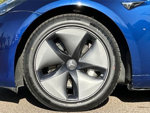 Used 2018 Tesla Model 3 Mid Range image 27