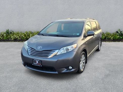 Used 2017 Toyota Sienna XLE Premium w/ Cargo Management Package image 2