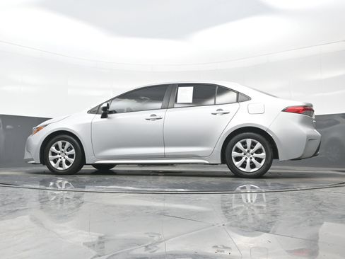 Used 2021 Toyota Corolla LE image 24