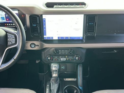 Used 2023 Ford Bronco Wildtrak image 11