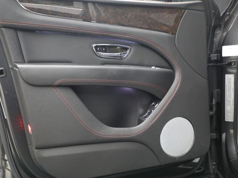 Certified 2021 Bentley Bentayga image 18