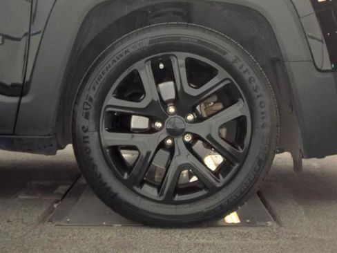 Used 2017 Jeep Renegade Altitude FWD image 10