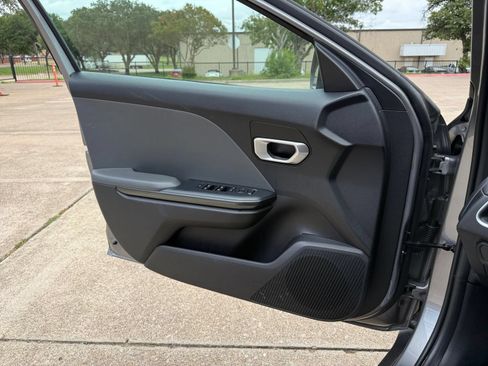 Used 2025 Kia K4 FWD image 18