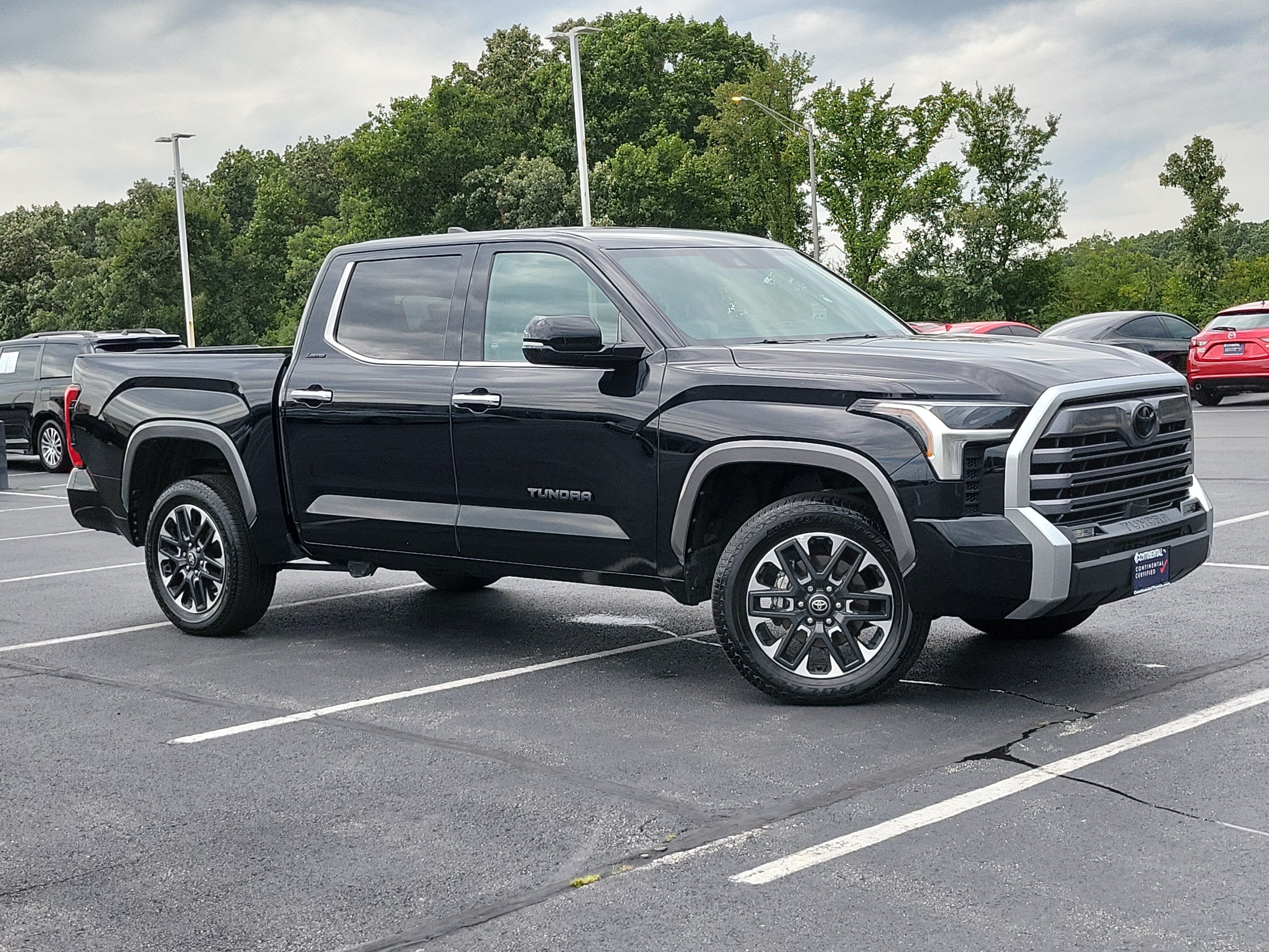 Used 2025 Toyota Tundra Limited AWD/4WD image 34