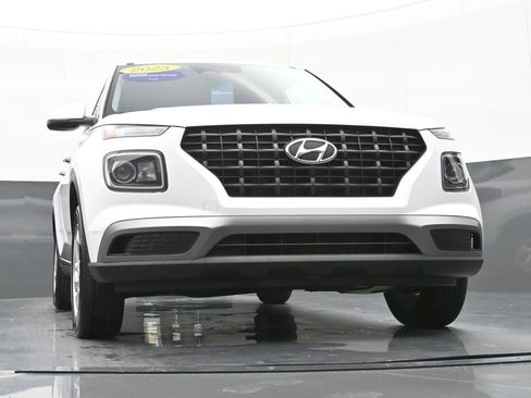 Certified 2025 Hyundai Venue SE image 39