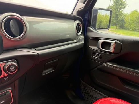 Used 2020 Jeep Wrangler Unlimited Sahara w/ Uconnect 4C Nav & Sound Group AWD/4WD image 25