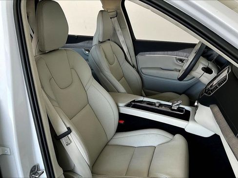 Used 2024 Volvo XC90 B6 Ultimate w/ Lounge Package image 10