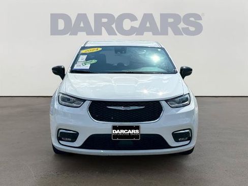 Used 2024 Chrysler Pacifica Touring-L FWD image 2