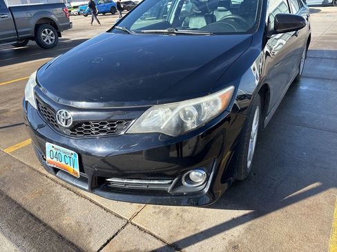 Used 2013 Toyota Camry SE w/ Convenience Pkg image 3