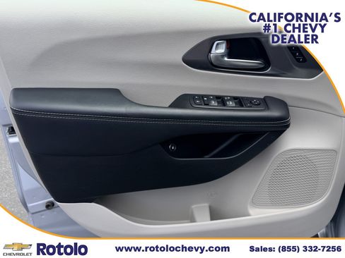 Used 2023 Chrysler Pacifica Touring-L FWD image 21