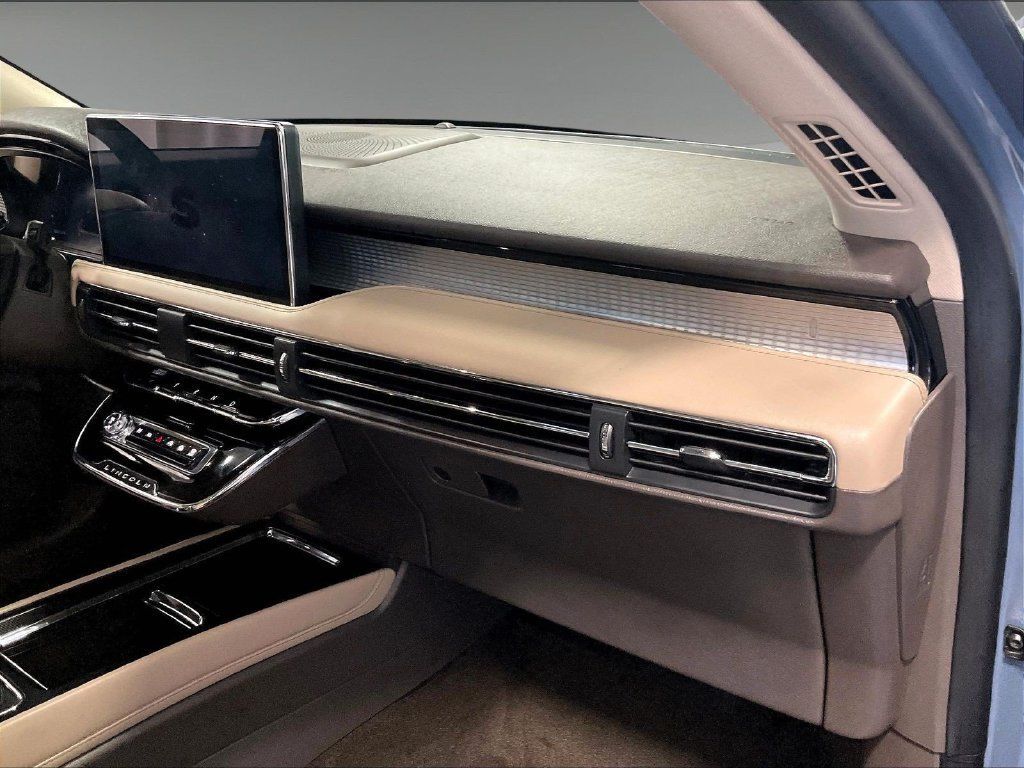 Used 2023 Lincoln Corsair AWD w/ Equipment Group 101A image 13