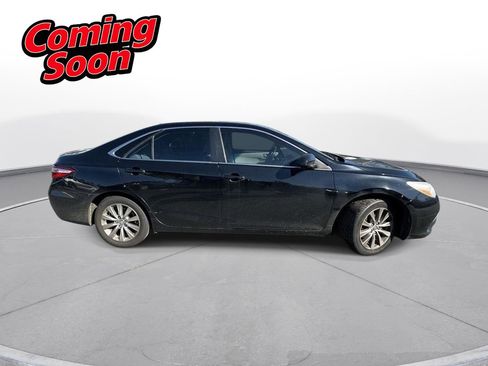 Used 2017 Toyota Camry XLE image 5