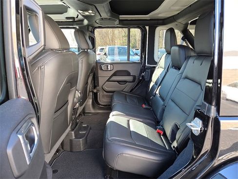Used 2021 Jeep Wrangler Unlimited Sahara image 11