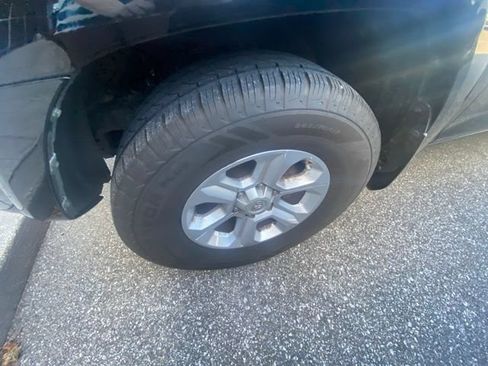 Used 2017 Toyota 4Runner SR5 Premium RWD image 2