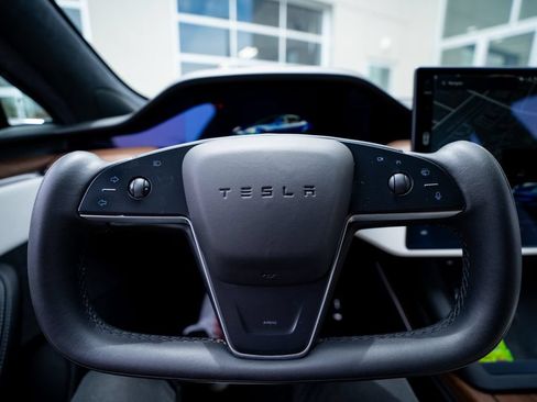Used 2023 Tesla Model S Standard Range AWD/4WD image 31