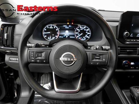 Used 2025 Nissan Pathfinder S image 14