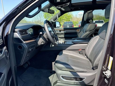 Used 2023 Jeep Grand Wagoneer Series II image 21