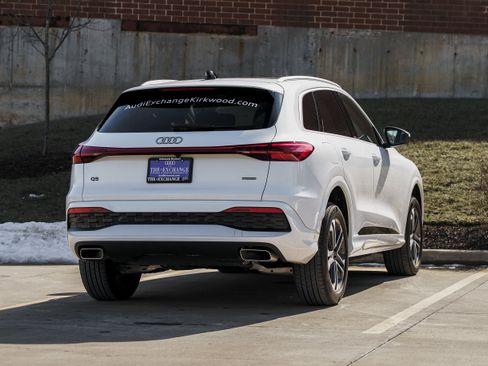 Certified 2025 Audi Q5 Premium w/ Convenience Package image 4