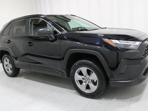 Used 2024 Toyota RAV4 LE AWD/4WD image 4