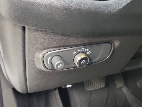 Used 2023 Chevrolet Equinox LS w/ LS Convenience Package image 22