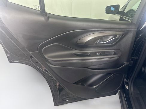 Used 2022 GMC Terrain SLE FWD image 25