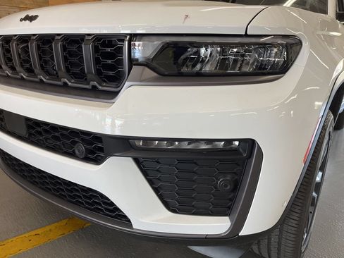 New 2026 Jeep Grand Cherokee L Limited AWD/4WD image 10