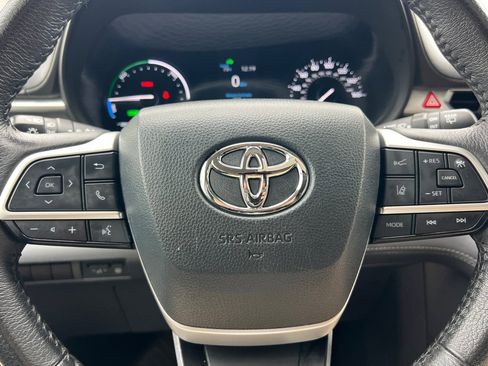 Used 2024 Toyota Sienna XLE image 24