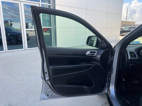 Used 2021 Jeep Grand Cherokee Laredo RWD image 11