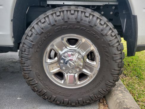 Used 2024 RAM 2500 Tradesman w/ Chrome Appearance Group image 7