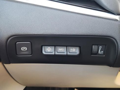 Used 2023 Buick Enclave Avenir w/ Avenir Technology Package image 31