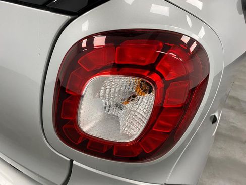 Used 2019 smart fortwo electric drive RWD image 14