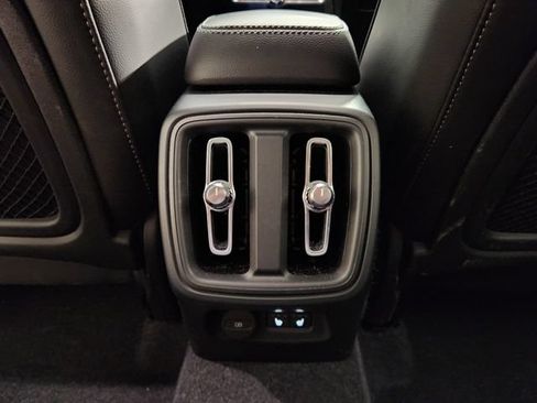 Certified 2026 Volvo XC40 B5 Plus AWD/4WD image 31