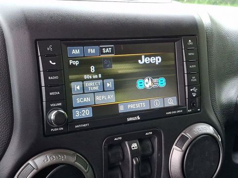 Used 2018 Jeep Wrangler Unlimited Sport AWD/4WD image 16