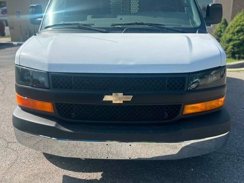 Used 2022 Chevrolet Express 2500 w/ Driver Convenience Package RWD image 2