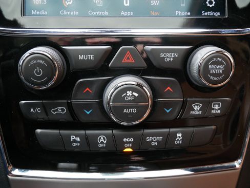 Used 2020 Jeep Grand Cherokee Overland image 19