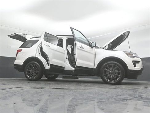 Certified 2018 Ford Explorer XLT w/ Equipment Group 202A image 53