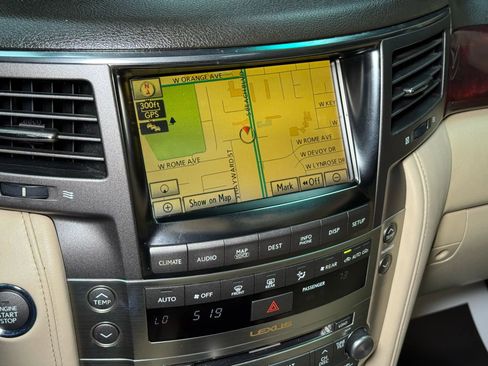 Used 2011 Lexus LX 570 4WD w/ Luxury Pkg image 47