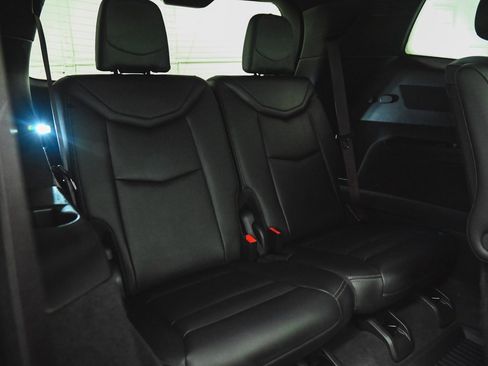 Used 2024 Cadillac XT6 Sport image 37